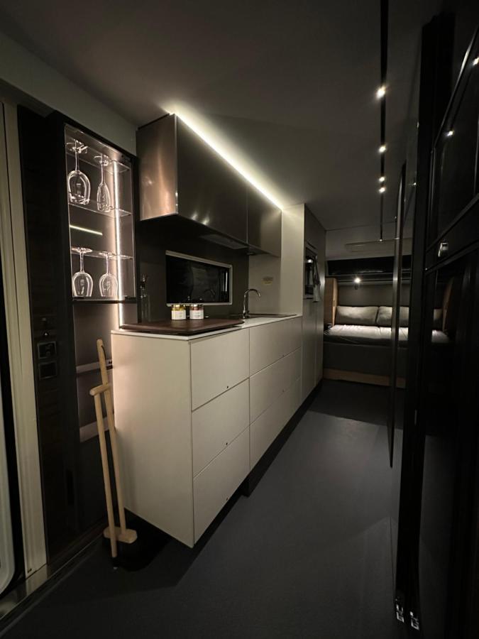 فندق Santa'S Luxury Trailer روفانييمي المظهر الخارجي الصورة